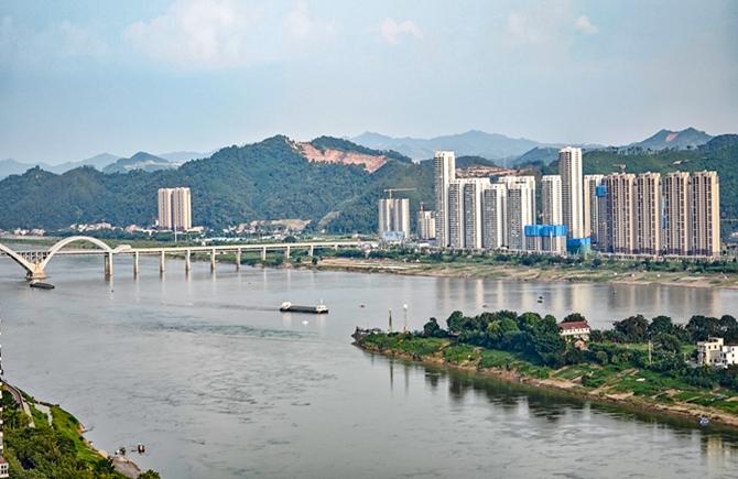潯江岸線風(fēng)景如畫(huà)